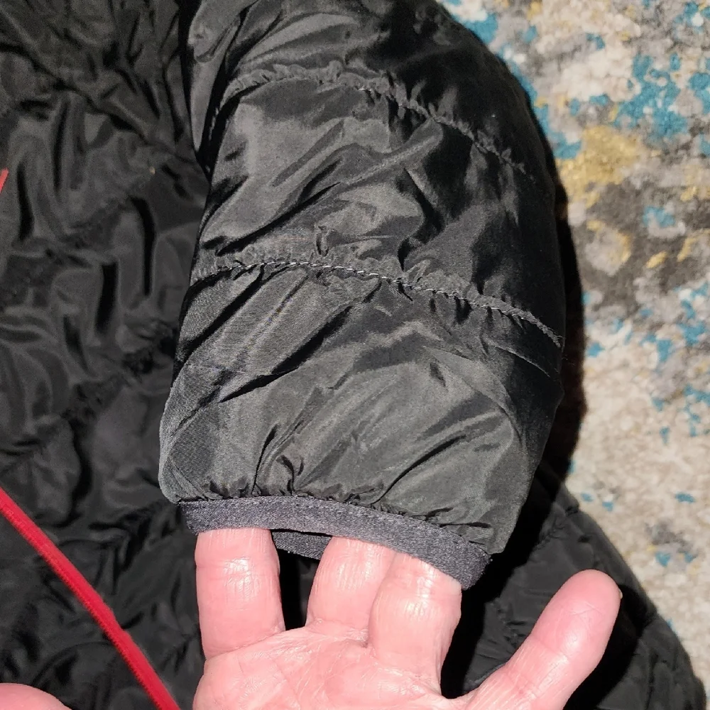 Like New Nike Black/Red Puffer Jacket  100--116 Cm 5-6 Yrs Toddler Hooded Puffer